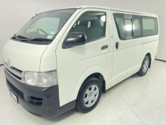 Photo of the vehicle Toyota HiAce