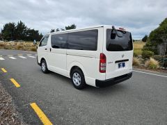 Photo of the vehicle Toyota HiAce