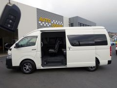 Photo of the vehicle Toyota HiAce