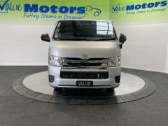 Photo of the vehicle Toyota HiAce