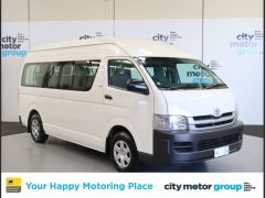 Photo of the vehicle Toyota HiAce