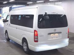 Photo of the vehicle Toyota HiAce