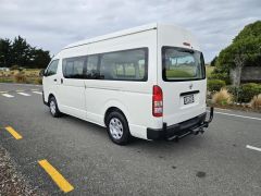 Photo of the vehicle Toyota HiAce