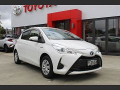 Photo of the vehicle Toyota Vitz