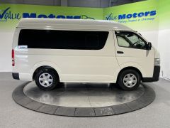 Photo of the vehicle Toyota HiAce