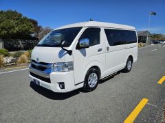 Photo of the vehicle Toyota HiAce