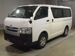 Photo of the vehicle Toyota HiAce