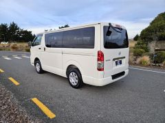 Photo of the vehicle Toyota HiAce