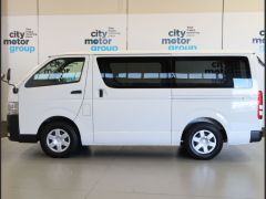 Photo of the vehicle Toyota HiAce