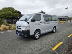 Photo of the vehicle Toyota HiAce