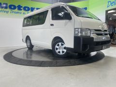 Photo of the vehicle Toyota HiAce