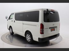 Photo of the vehicle Toyota HiAce