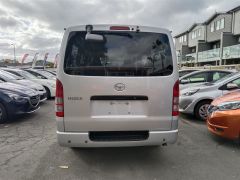 Photo of the vehicle Toyota HiAce