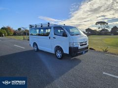 Photo of the vehicle Toyota HiAce