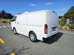 Photo of the vehicle Toyota HiAce