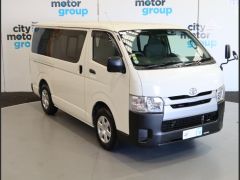 Photo of the vehicle Toyota HiAce