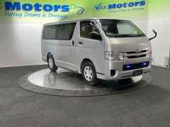 Photo of the vehicle Toyota HiAce