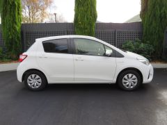 Photo of the vehicle Toyota Vitz