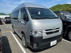 Photo of the vehicle Toyota HiAce