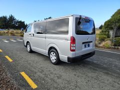 Photo of the vehicle Toyota HiAce