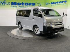 Photo of the vehicle Toyota HiAce