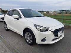 Photo of the vehicle Mazda Demio