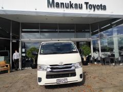 Photo of the vehicle Toyota HiAce