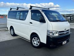 Photo of the vehicle Toyota HiAce