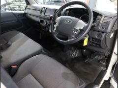 Photo of the vehicle Toyota HiAce