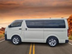 Photo of the vehicle Toyota HiAce