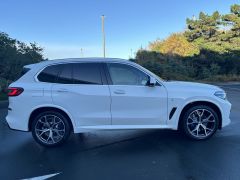 Photo of the vehicle BMW X5