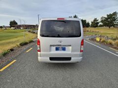 Photo of the vehicle Toyota HiAce