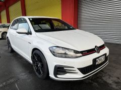 Photo of the vehicle Volkswagen Golf