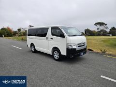 Photo of the vehicle Toyota HiAce