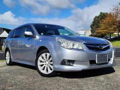 Photo of the vehicle Subaru Legacy