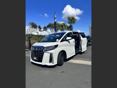 Photo of the vehicle Toyota Alphard