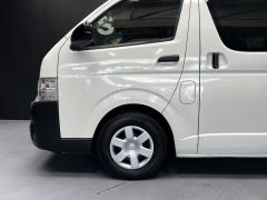 Photo of the vehicle Toyota HiAce