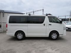 Photo of the vehicle Toyota HiAce