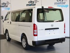 Photo of the vehicle Toyota HiAce