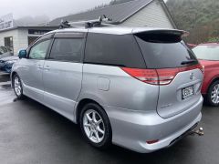 Photo of the vehicle Toyota Estima