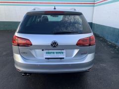 Photo of the vehicle Volkswagen Golf