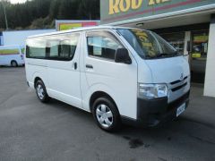 Photo of the vehicle Toyota HiAce