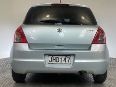 Photo of the vehicle Suzuki Swift