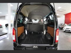 Photo of the vehicle Toyota HiAce