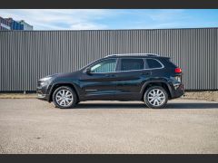 Photo of the vehicle Jeep Cherokee