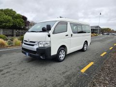 Photo of the vehicle Toyota HiAce