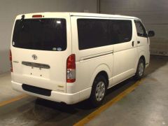 Photo of the vehicle Toyota HiAce