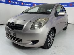 Photo of the vehicle Toyota Vitz