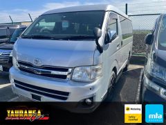 Photo of the vehicle Toyota HiAce