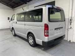 Photo of the vehicle Toyota HiAce